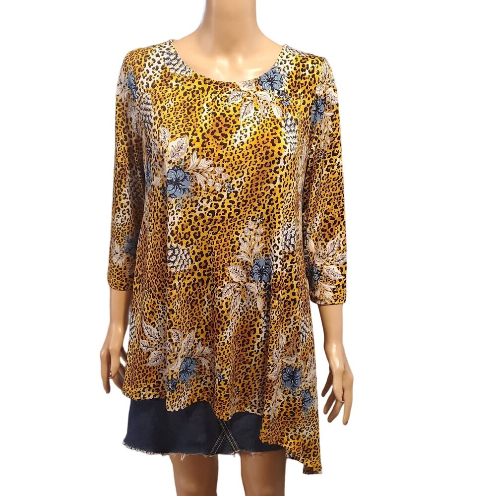 Attitudes by Renee Size M Como Jersey Animal Floral Printed Top Asymmetric Hem